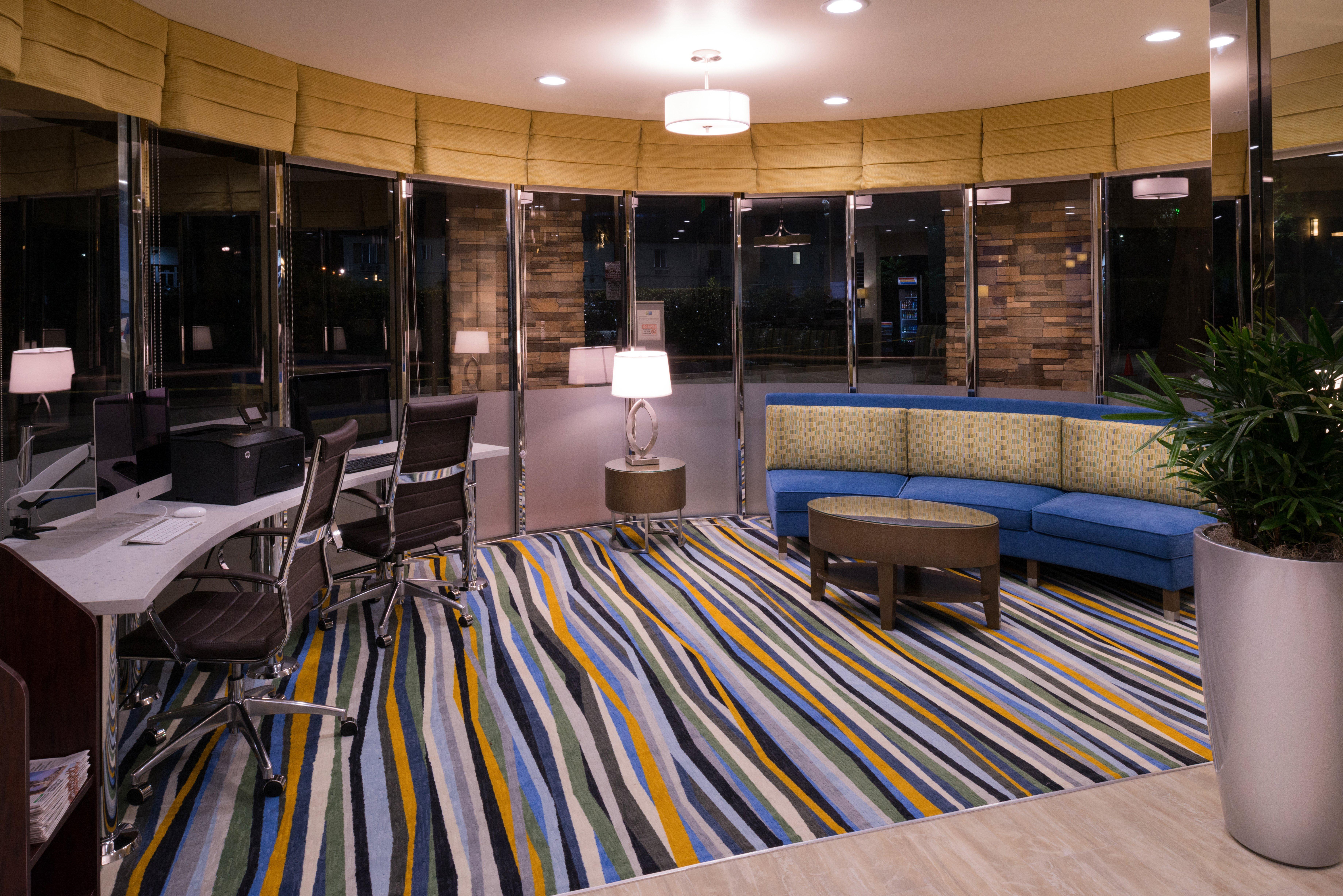 Holiday Inn Express & Suites Pasadena - Los Angeles By Ihg Ngoại thất bức ảnh