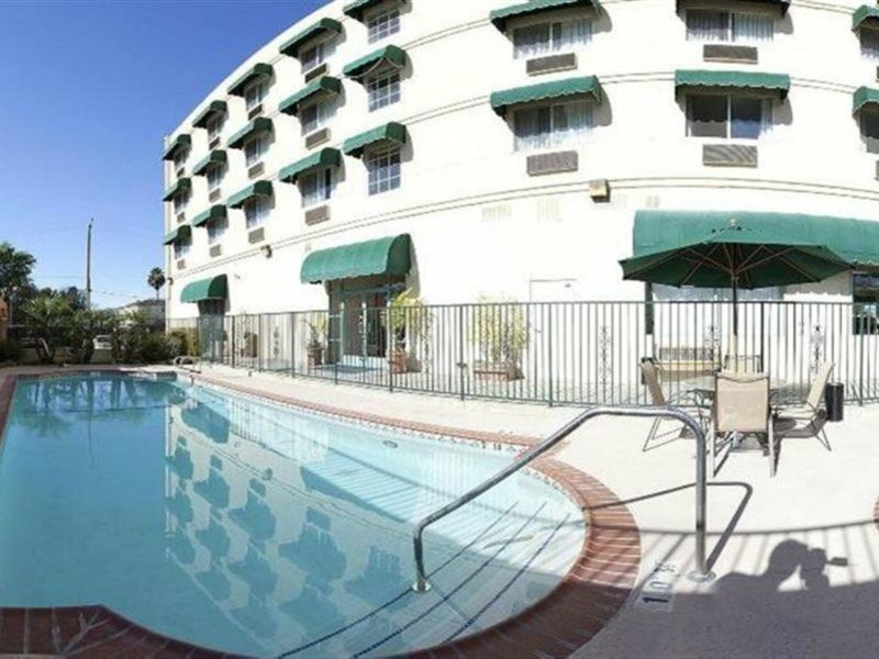 Holiday Inn Express & Suites Pasadena - Los Angeles By Ihg Ngoại thất bức ảnh